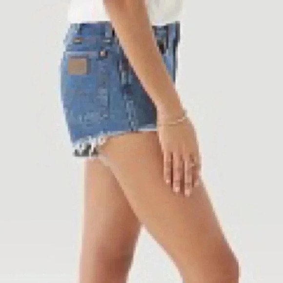 Wrangler High Waisted Shorts Size 32” in Dark Blue - Picture 1 of 11